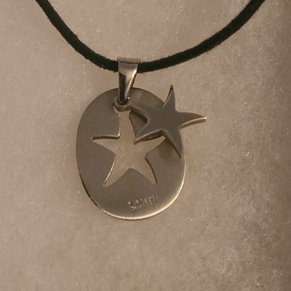 Stainless Steel Oval Shape Star Cut Out Pendant - Picture 7 of 8